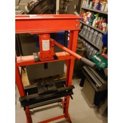 Werkplaatspers 12 ton