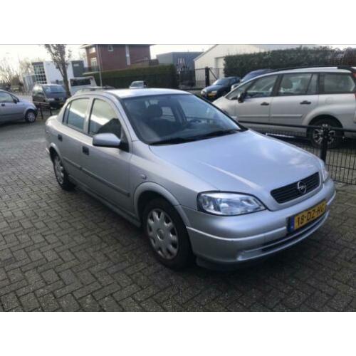 Opel Astra 1.6 I 16V SDN 2000 Grijs