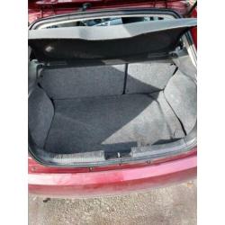Ford Focus 1.4 I Trend 5D 2001 Rood