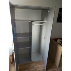 Stoere Grijs Metallic kleur kledingkast voor op jongenskamer
