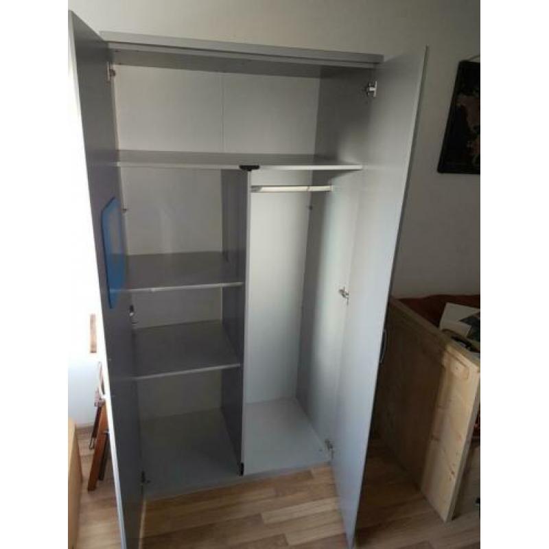 Stoere Grijs Metallic kleur kledingkast voor op jongenskamer