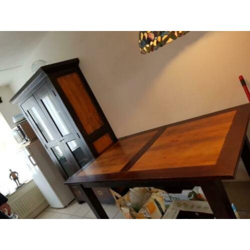 Eettafel koloniaal