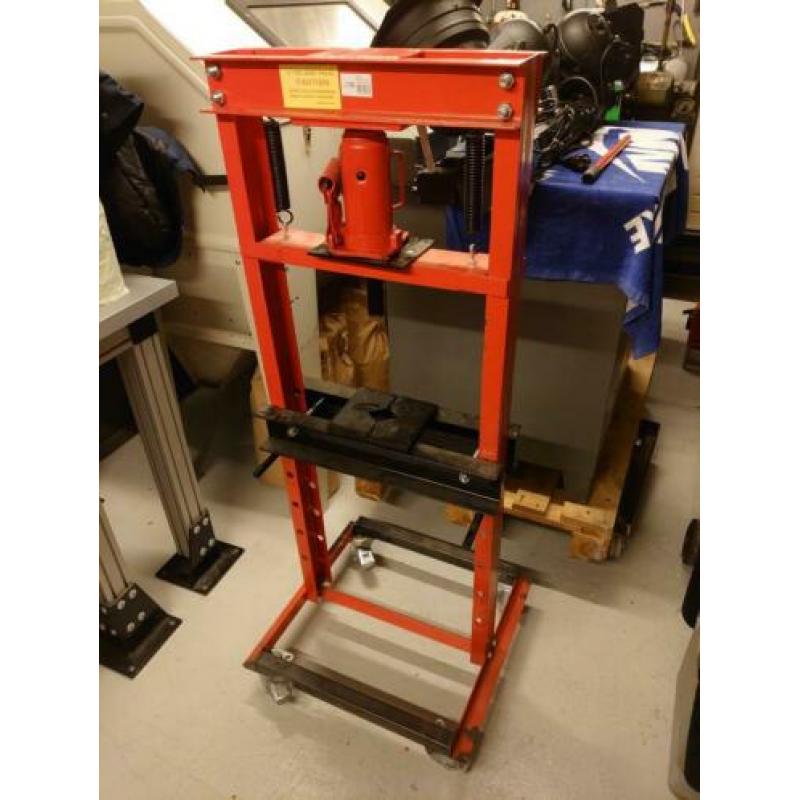 Werkplaatspers 12 ton
