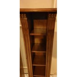 2 houten Cd standaards.