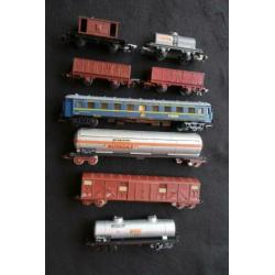 JOUEF lot 8 wagons 35€, alle zijn in goede staat met gepolij