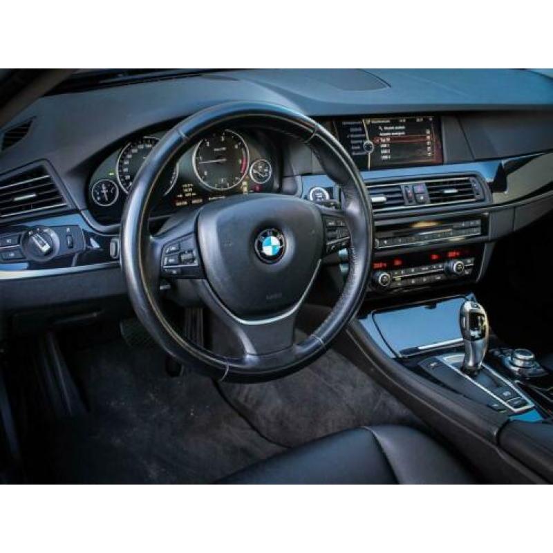 BMW 5 Serie 520d High Executive / Trekhaak / Navigatie / Led