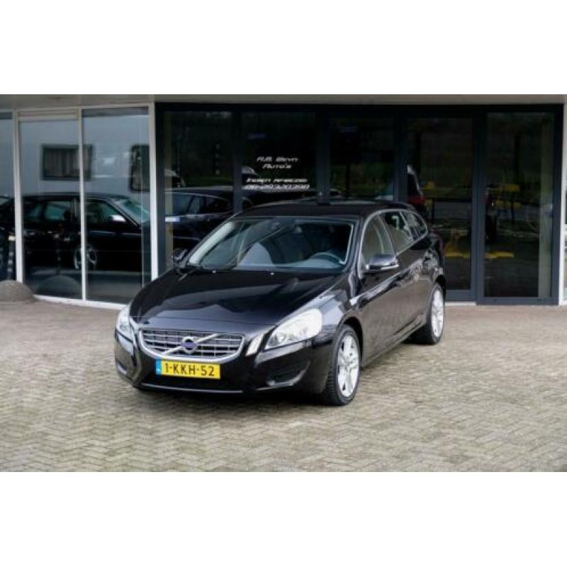 Volvo V60 D2 Momentum Navigatie/PDC INCL. BTW!