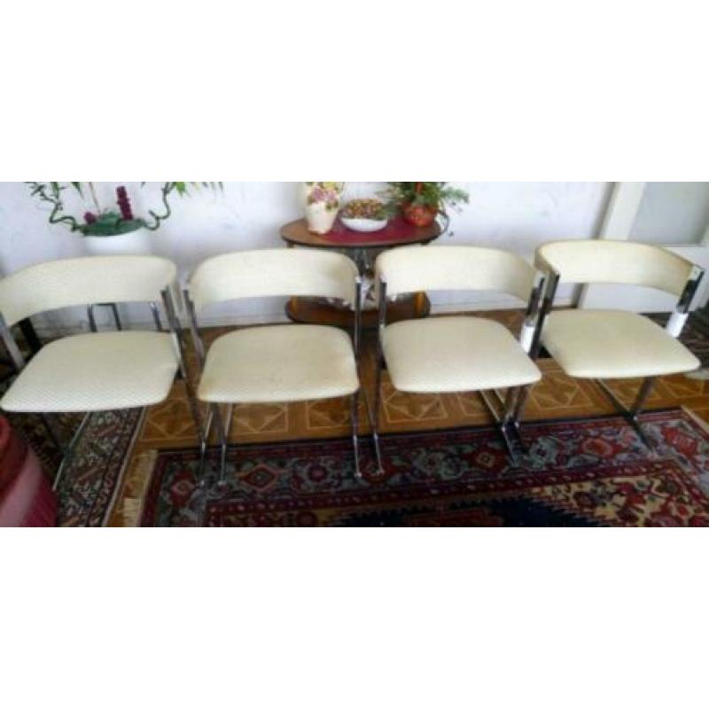 Vier speciale vintage design (eetkamer)stoelen