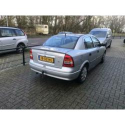 Opel Astra 1.6 I 16V SDN 2000 Grijs