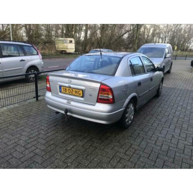 Opel Astra 1.6 I 16V SDN 2000 Grijs
