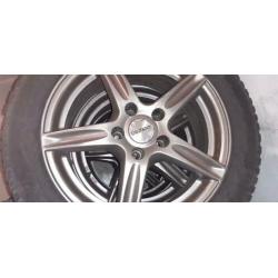 Dezent, lichtmetalen velgen, 205/55R16, Snowtrac 3