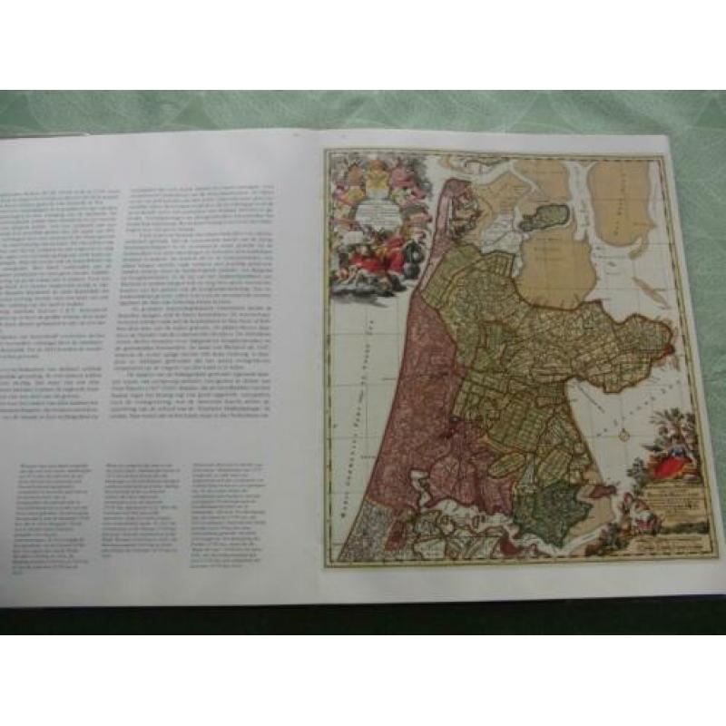 Holland in Kaart en Prent (30,5 x 39 cm)