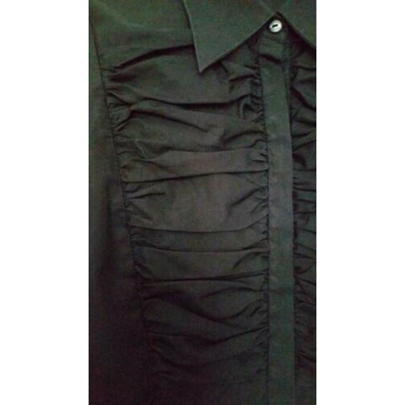 Thomas Pink blouse zwart glanzend gerimpelde voorkant