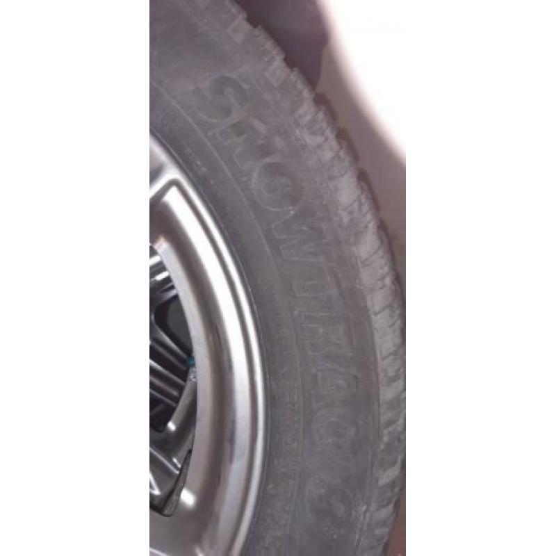 Dezent, lichtmetalen velgen, 205/55R16, Snowtrac 3