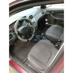 Ford Focus 1.4 I Trend 5D 2001 Rood