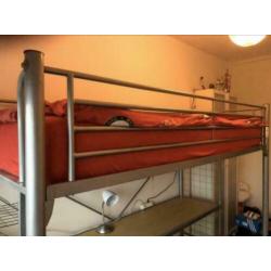 Hoogslaper met bureau