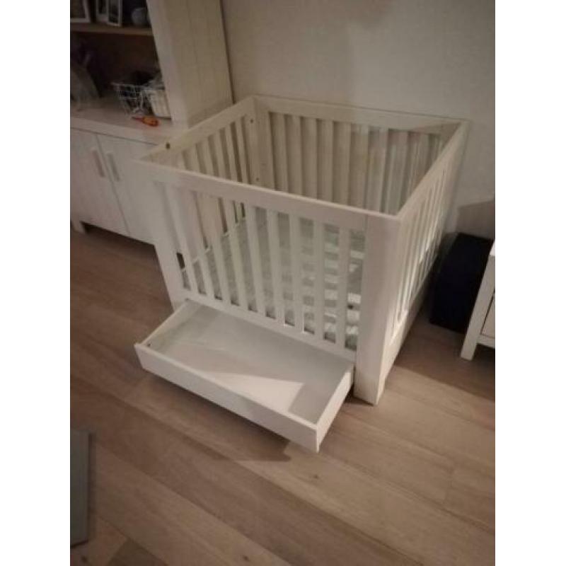 Witte box Alaska met lade en boxkleed