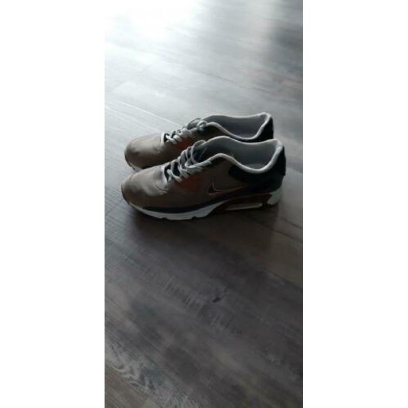 Nike schoenen Maat 42 Z.g.a.n