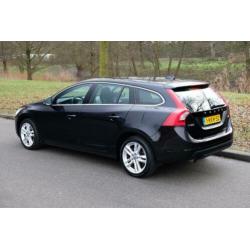 Volvo V60 D2 Momentum Navigatie/PDC INCL. BTW!