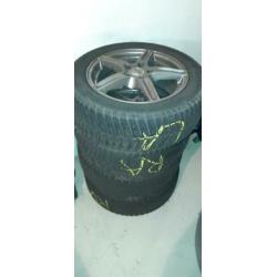 Dezent, lichtmetalen velgen, 205/55R16, Snowtrac 3