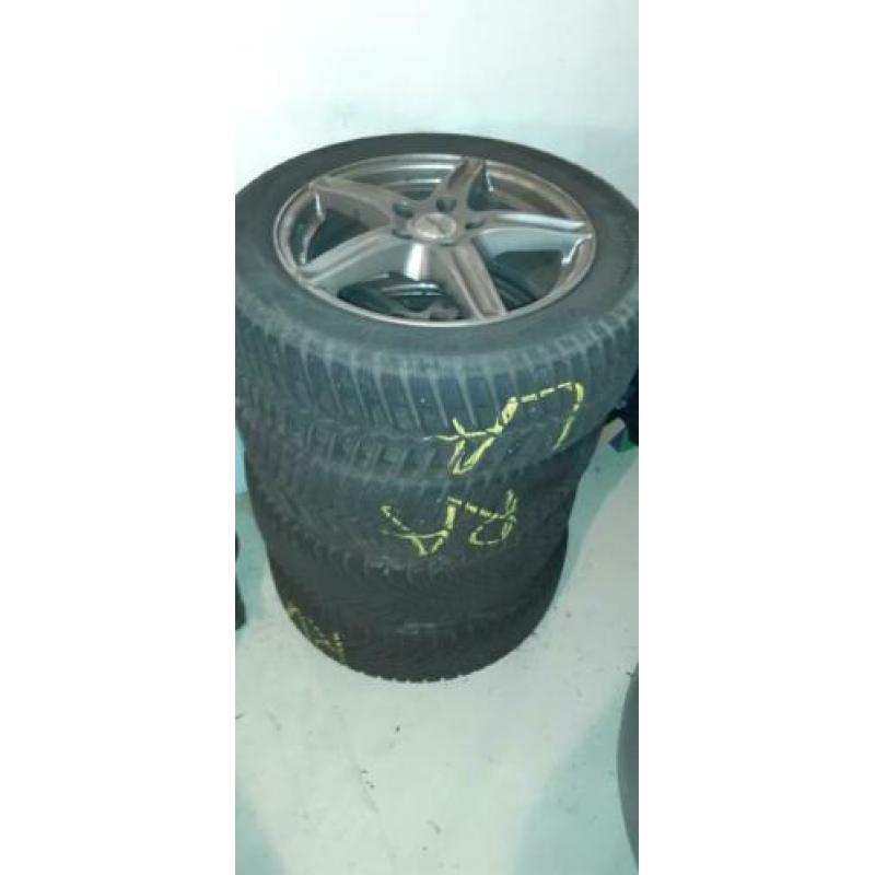 Dezent, lichtmetalen velgen, 205/55R16, Snowtrac 3