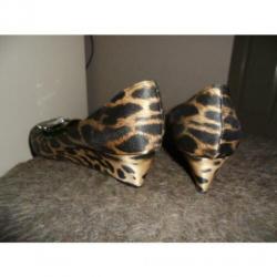 D4A Beverly Feldman jaguar pump lage sleehak sier steen 37