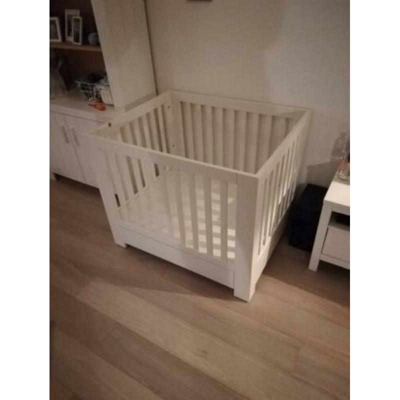 Witte box Alaska met lade en boxkleed