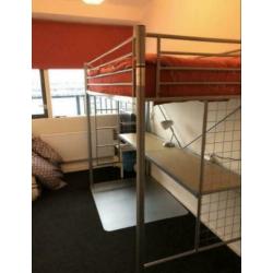 Hoogslaper met bureau