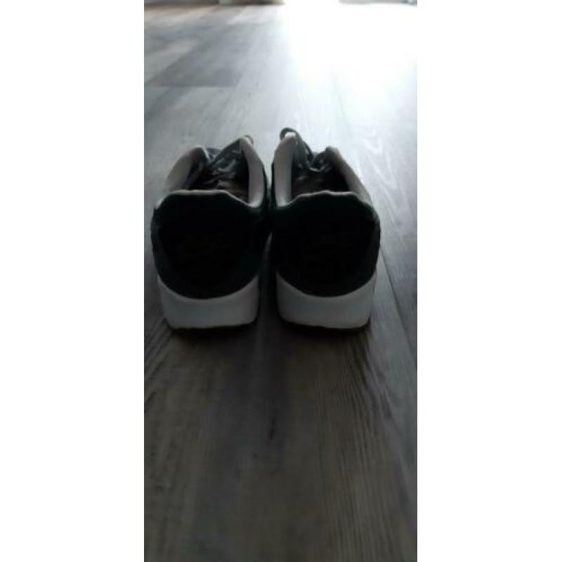 Nike schoenen Maat 42 Z.g.a.n