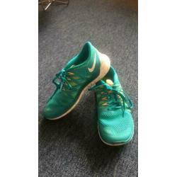 Nike Sport hardloop schoenen blauw 38,5 ZGAN
