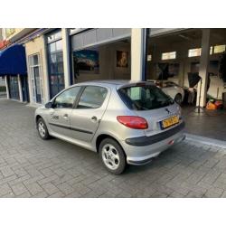 Peugeot 206 1.4 XR Challenge 5 DEURS (bj 2003)