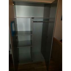 Stoere Grijs Metallic kleur kledingkast voor op jongenskamer