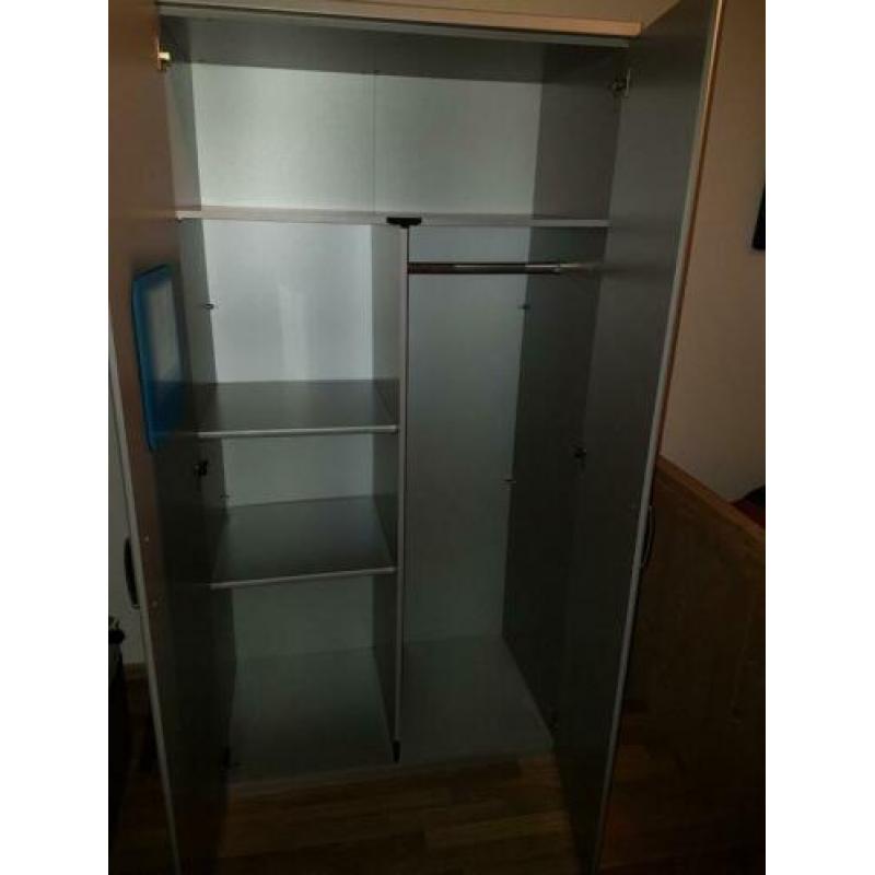 Stoere Grijs Metallic kleur kledingkast voor op jongenskamer