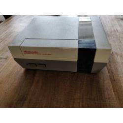 nes 8bit met 2 spellen 2 controllers en de zapper
