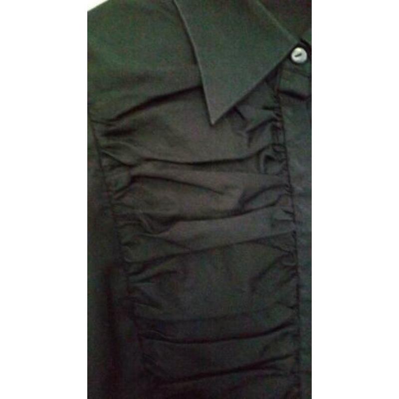Thomas Pink blouse zwart glanzend gerimpelde voorkant