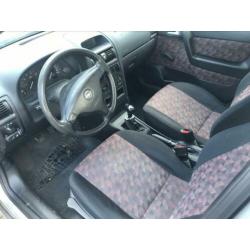 Opel Astra 1.6 I 16V SDN 2000 Grijs