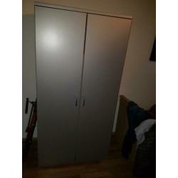 Stoere Grijs Metallic kleur kledingkast voor op jongenskamer
