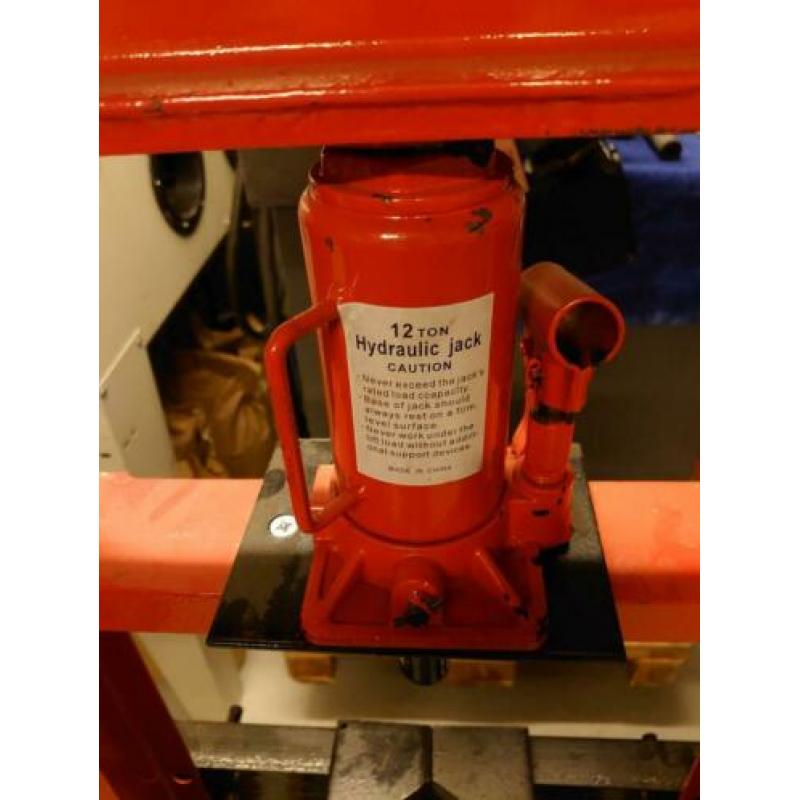 Werkplaatspers 12 ton
