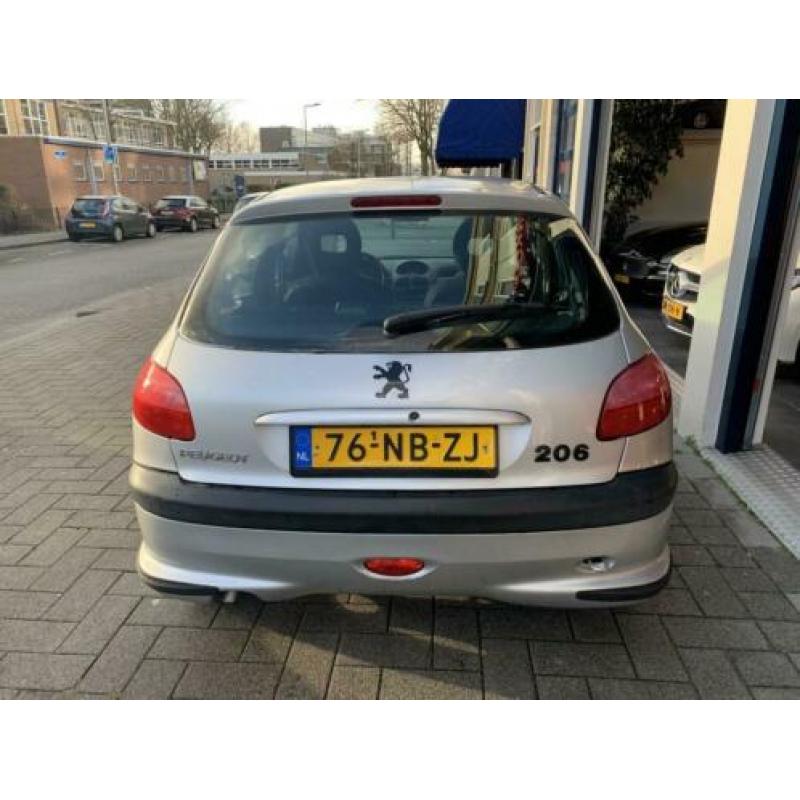 Peugeot 206 1.4 XR Challenge 5 DEURS (bj 2003)