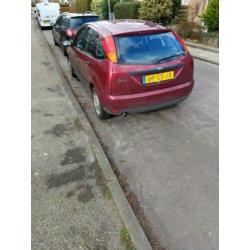 Ford Focus 1.4 I Trend 5D 2001 Rood