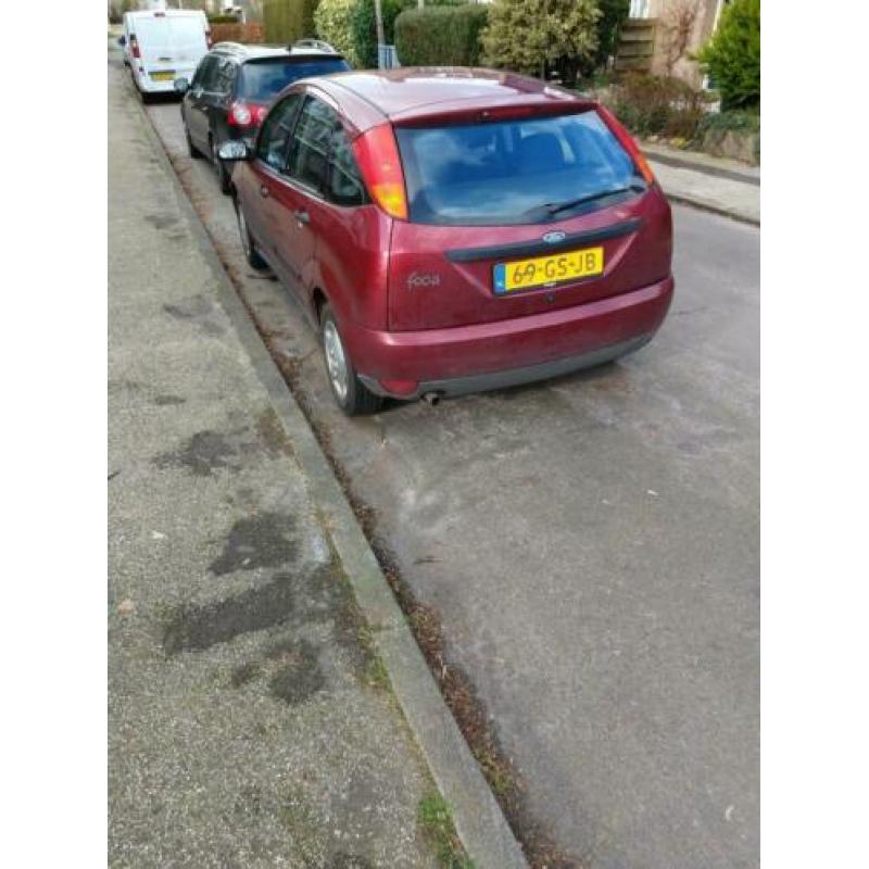 Ford Focus 1.4 I Trend 5D 2001 Rood