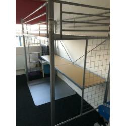 Hoogslaper met bureau