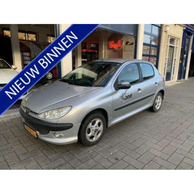 Peugeot 206 1.4 XR Challenge 5 DEURS (bj 2003)