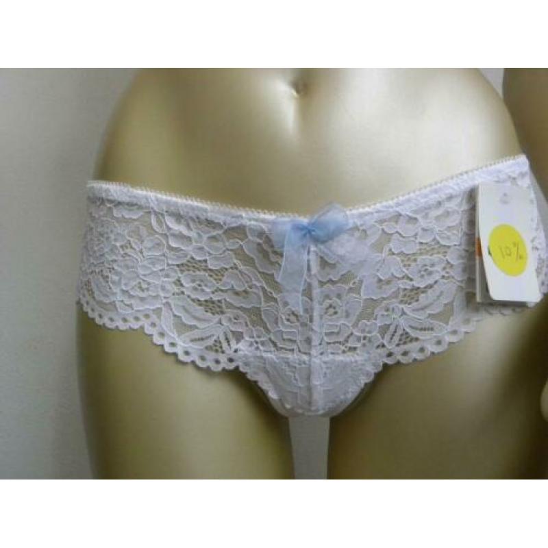 Nieuw setje van Btemptd, bh maat 85C en string maat M