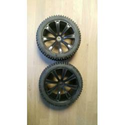 2 nieuwe banden inclusief velgen FG