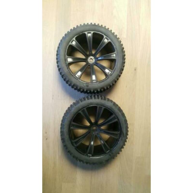 2 nieuwe banden inclusief velgen FG
