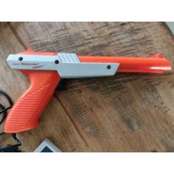 nes 8bit met 2 spellen 2 controllers en de zapper
