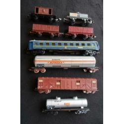 JOUEF lot 8 wagons 35€, alle zijn in goede staat met gepolij