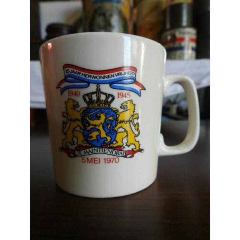 Bevrijdingsbeker 10 jaar vrijheid! / Mok 25 jaar bevrijding