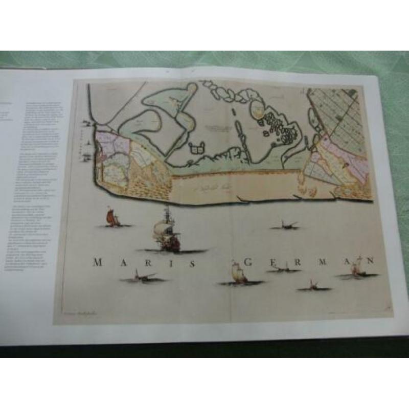 Holland in Kaart en Prent (30,5 x 39 cm)